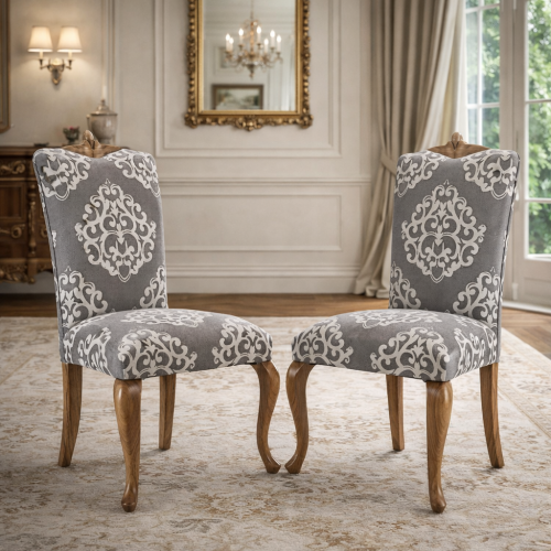Chaise de Salle à Manger en Bois Tapissée de Luxe à Dossier Haut Motif Damassé avec Cime de Couronne - Mobilier de Salle à Manger Vue lifestyle par Luxury Group International