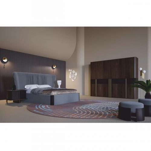 Luxus Schlafzimmer-Schrank in Dunkelbraun mit Messinggriffen für Elegante Aufbewahrung von Luxury Group International