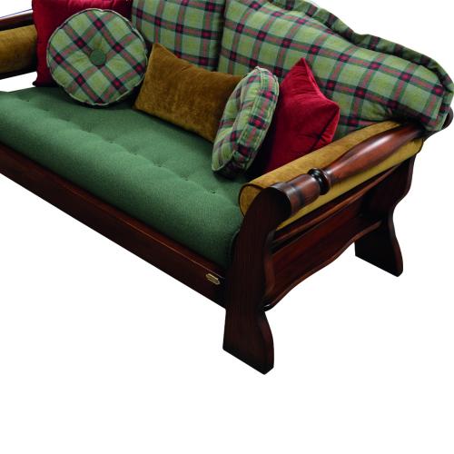 Sofá de Lujo para Dos Personas con Brazos de Madera Torneada y Tapicería de Tela a Cuadros Vista detalle por Luxury Group International