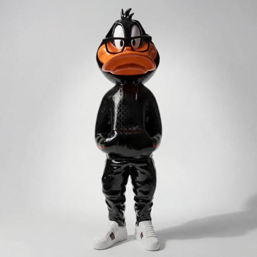 Luxus-Ente-Skulptur im Designer-Trainingsanzug-Stil – Moderne Skulptur Vorderansicht von Luxury Group International
