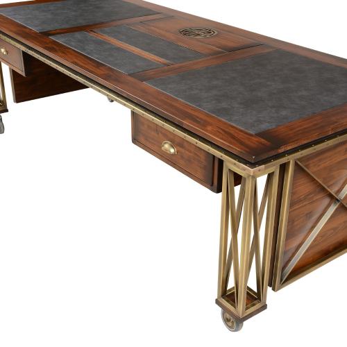 Scrivania Esecutiva di Lusso con Struttura Geometrica in Ottone e Piano Intarsiato in Pelle - Mobili per Ufficio Vista frontale di Luxury Group International