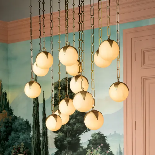 Luxus Moderner Art Deco Kronleuchter mit Goldkette und 7 Mattierten Kugelleuchten von Luxury Group International