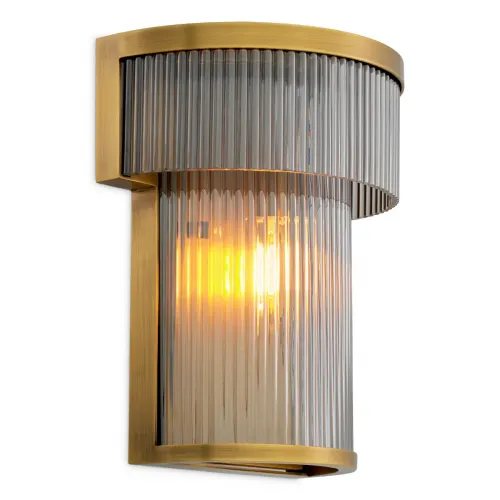 Lampada da parete di lusso con cornice dorata e vetro rigato in ottone antico di Luxury Group International
