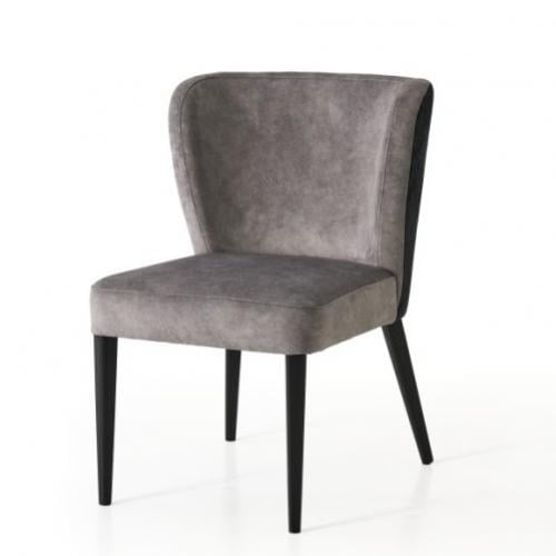 Luxuriöser grauer gepolsterter Samt-Esszimmerstuhl mit kohlschwarzer Rückenlehne und spitz zulaufenden Beinen von Luxury