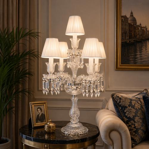 Lampada da Tavolo Italiana di Lusso in Cristallo Bianco e Metallo Lucido con Paralume a 6 Luci di Luxury Group International