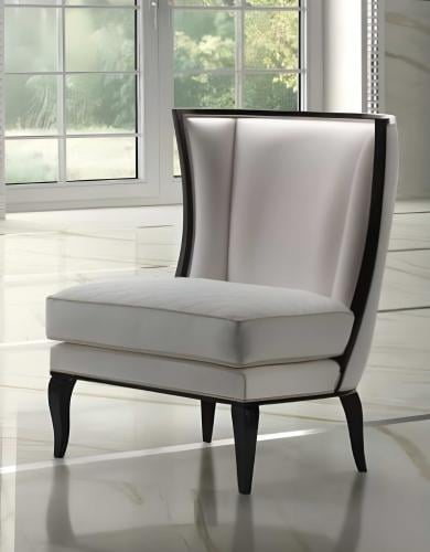 Luxuriöser elfenbeinfarbener, gepolsterter Ohrensessel mit schwarzer Holzverkleidung und Cabriole-Beinen von Luxury Group