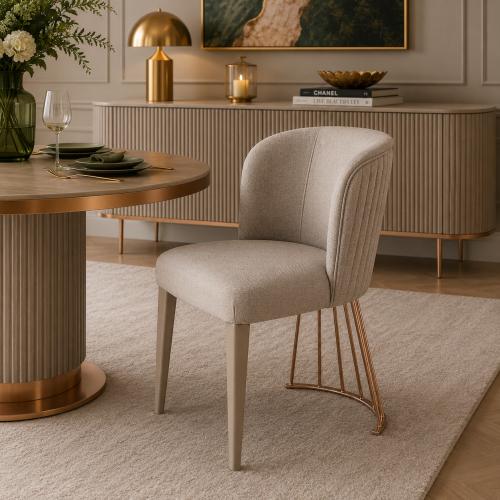 Sedia Moderna di Lusso in Tessuto Beige Avena Opaco con Schienale a Canali di Luxury Group International