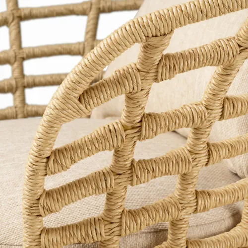 Fauteuil d'extérieur moderne de luxe en tissu écru avec dossier en treillis tressé par Luxury Group International