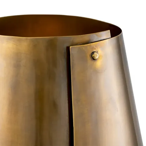 Lampada moderna di lusso in finitura ottone vintage con paralume dorato di Luxury Group International