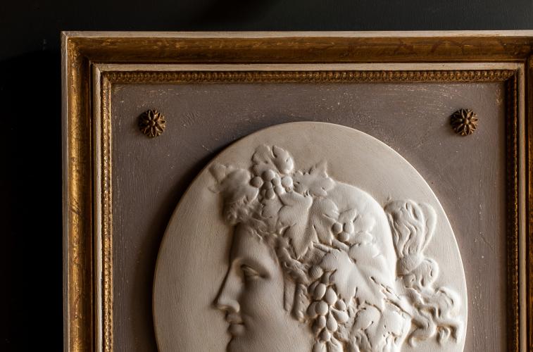 Luxus Neoklassisches Cameo-Porträt Wandkunst-Set mit 4 antik goldgerahmten Relieftafeln von Luxury Group International