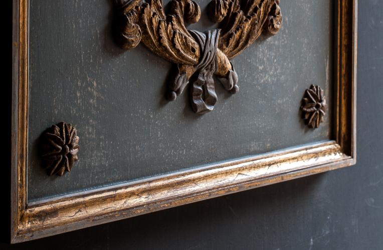 Luxuriöse neoklassizistische Lorbeerkranz-Relief-Wandkunst mit antikgoldenem Rahmen, 4er-Set von Luxury Group International