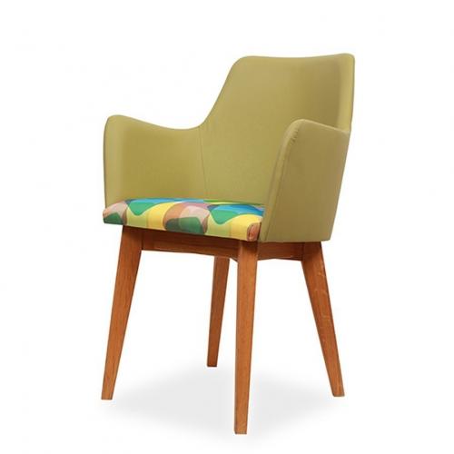Poltrona da Pranzo di Lusso con Rivestimento Verde Oliva, Seduta con Motivo Artistico e Gambe in Legno Vista frontale di Luxury Group International