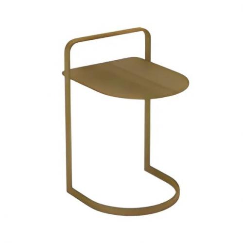 Table d'Appoint Portable de Luxe en Forme de C Dorée avec Poignée par Luxury Group International