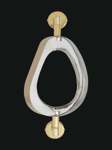 Lampada da parete di design scultoreo di lusso con anello cromato e montatura finitura oro Vista frontale di Luxury Group International