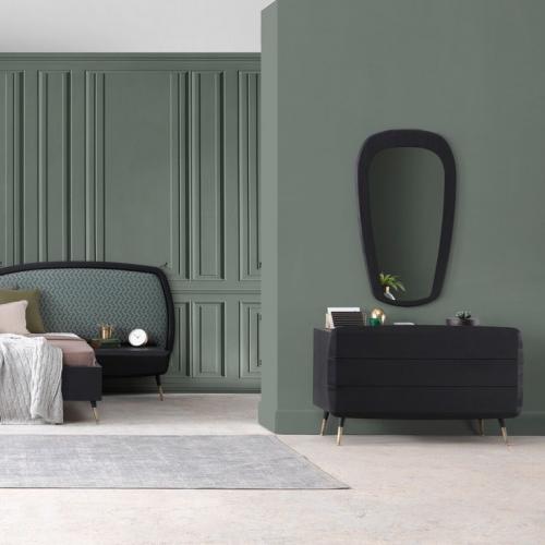 Cómoda de Madera Maciza de Lujo con 3 Cajones Espaciosos, Acabado Negro y Patas de Latón por Luxury Group International