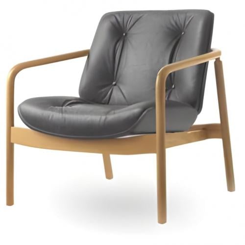 Luxuriöser gepolsterter Sessel aus schwarzem Leder mit gepolsterter Rückenlehne und natürlichem Holzgestell von Luxury Group