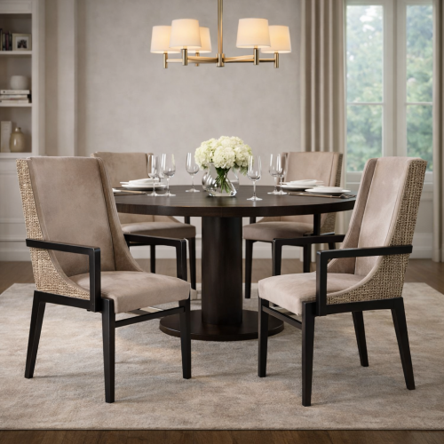 Luxus gepolsterter Esszimmer-Sessel in zartem Beige mit strukturierten Rückenpaneelen und poliertem schwarzem Holzgestell von Luxury Group International