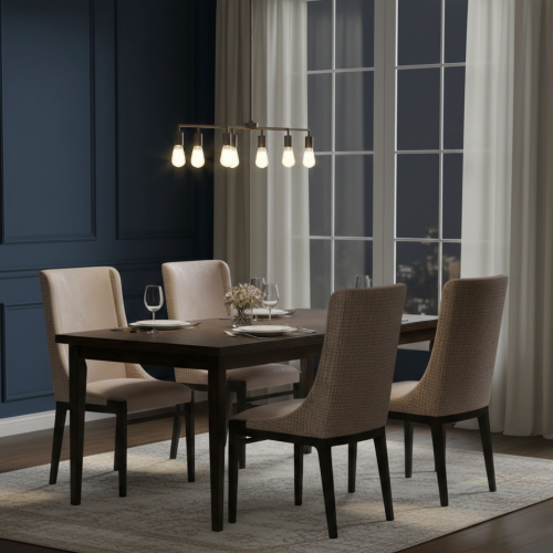 Luxus gepolsterter Esszimmerstuhl in zartem Beige mit strukturierten Rückenpaneelen und polierten schwarzen Holzbeinen von Luxury Group International