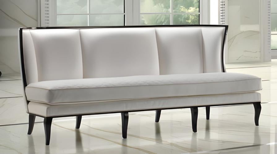 Luxuriöses gepolstertes Wingback-Sofa in perlweißem Stoff mit schwarzem Holzrahmen und Cabriole-Beinen - 3-Sitzer von Luxury