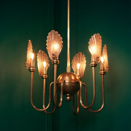 Luxus Vintage Kronleuchter mit Messing-Finish, 6-flammig, handgefertigtes Glas, goldener Kronleuchter mit Muschel-Design von Luxury Group International