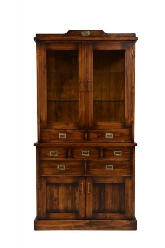 Vetrina in Stile Vintage di Lusso con Base a Cassetti Multipli e Vetrina in Vetro - Mobili in Stile Vintage Vista frontale di Luxury Group International