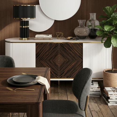 Buffet blanc de luxe avec accents dorés, panneaux blancs cannelés et portes en placage bois foncé - Meubles de salon Vue lifestyle par Luxury Group International