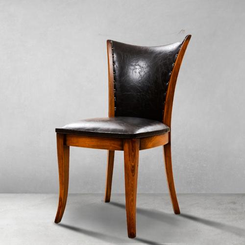 Silla de Comedor de Madera de Lujo con Tapicería de Cuero y Respaldo Curvado - Muebles para Comedor Vista frontal por Luxury Group International