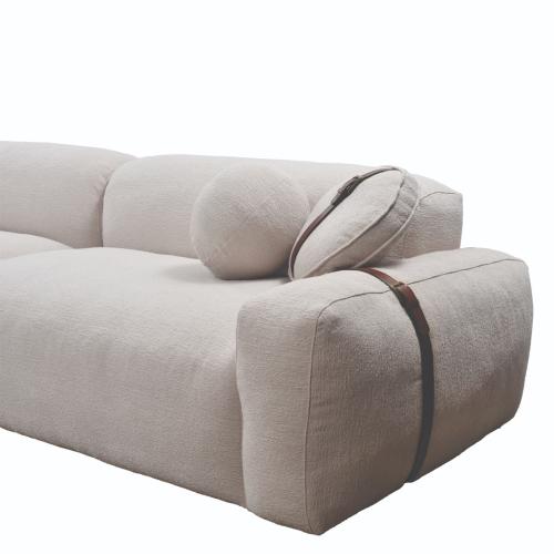 Sofá Esquinero Curvo Moderno de Lujo con Chaise Lounge y Cojines Decorativos con Correa de Cuero - Muebles para Sala de Estar Vista detalle por Luxury Group International
