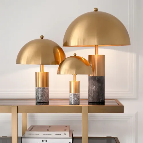 Lampada da Tavolo di Lusso Moderna in Oro con Base in Marmo Grigio e Paralume a Cupola Dorata di Luxury Group International