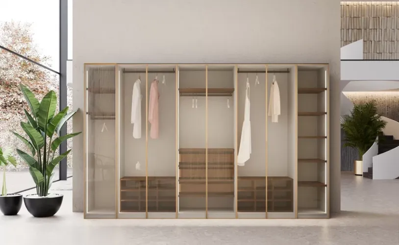 Moderner Luxus Glasvitrinenschrank mit elegantem Stauraumdesign von Luxury Group International