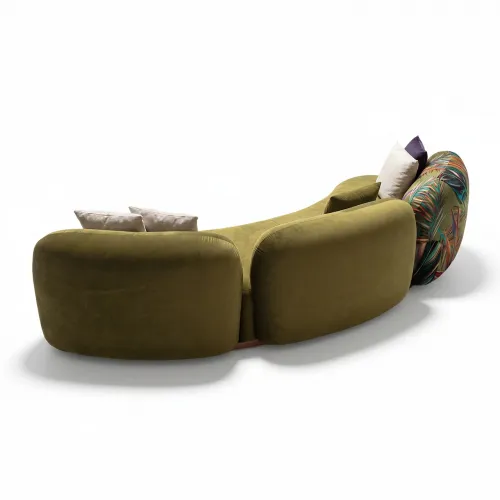 Sofá Moderno de Lujo en Terciopelo Mate Verde Oliva con Chaise Curvo Redondeado y Base Dorada por Luxury Group International