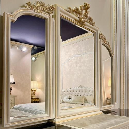 Premium-Elfenbein-Goldspiegel - Luxuriöser Wandspiegel für den Frisiertisch mit eleganten Goldakzenten von Luxury Group