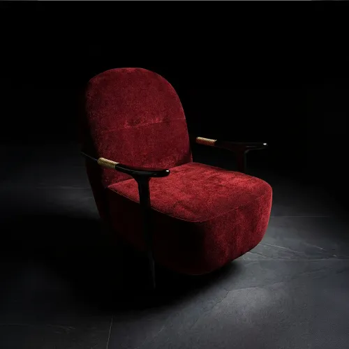 Roter Samt Luxus moderner Sessel mit schwarzem Metallgriff von Luxury Group International