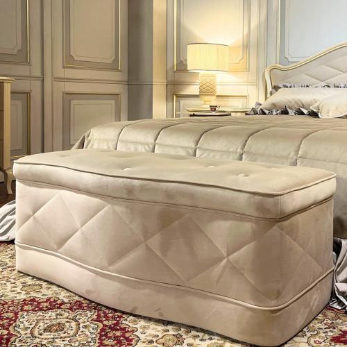 Royal Velvet Rectangular Bench - Raffinierter europäischer Luxus von Luxury Group International