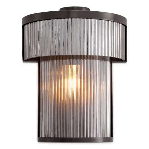 Lampada da parete moderna di lusso elegante in bronzo opaco marrone scuro con vetro fumé rigato di Luxury Group International