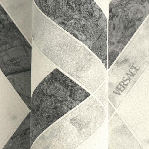 Carta da parati Versace Black White in tessuto non tessuto con motivo Tarsia di Luxury Group International