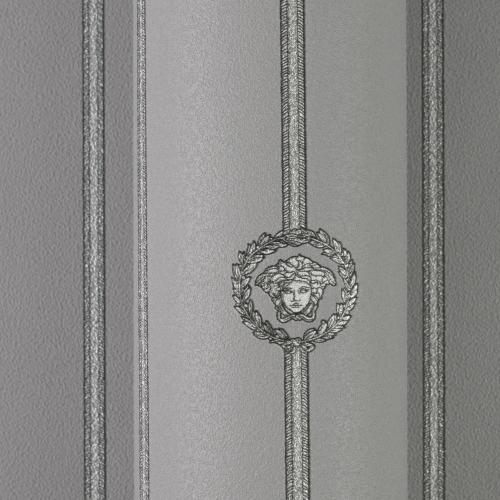 Carta da Parati Versace Barocca Metallizzata Argento con Bordo Dado e Pannello Testa di Medusa di Luxury Group International