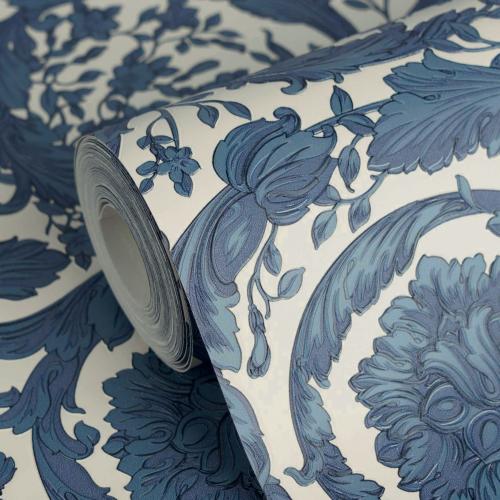 Papel Tapiz de Diseñador Barroco con Motivo de Mariposa Floral Blanca y Azul de Versace por Luxury Group International