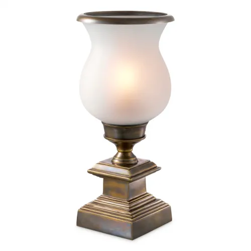 Lampada da tavolo di lusso con base in ottone vintage e paralume in vetro opalino bianco a design hurricane di Luxury Group International