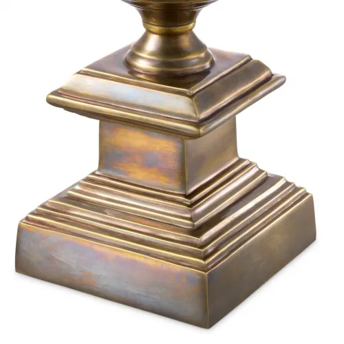 Lampada da tavolo di lusso con base in ottone vintage e paralume in vetro opalino bianco a design hurricane di Luxury Group International