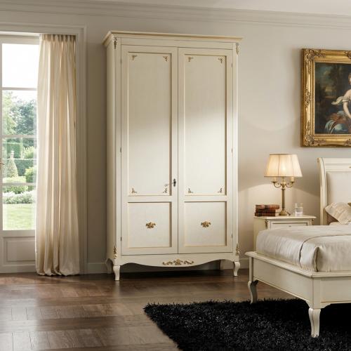 Mobile Libreria di Lusso Barocco Bianco a Doppia Porta con Accenti Dorati - Mobili Barocchi Vista lifestyle di Luxury Group International