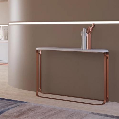 Mesa consola de lujo con tapa de mármol blanco y base de cobre por Luxury Group International