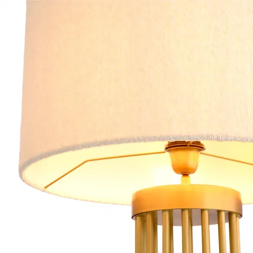 Lampada da Tavolo Moderna di Lusso con Paralume Bianco e Base in Asta Dorata di Luxury Group International