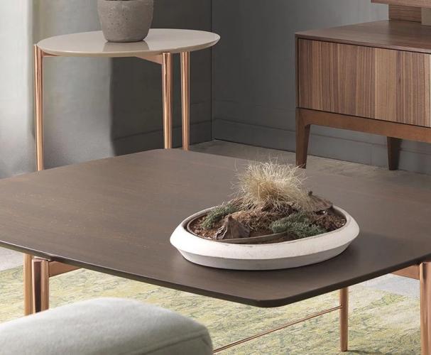 Table Basse Rectangulaire en Bois Marron Foncé de Luxe avec Pieds en Cuivre Élégants par Luxury Group International